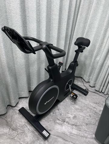 跑步机动感单车95新出售，可送